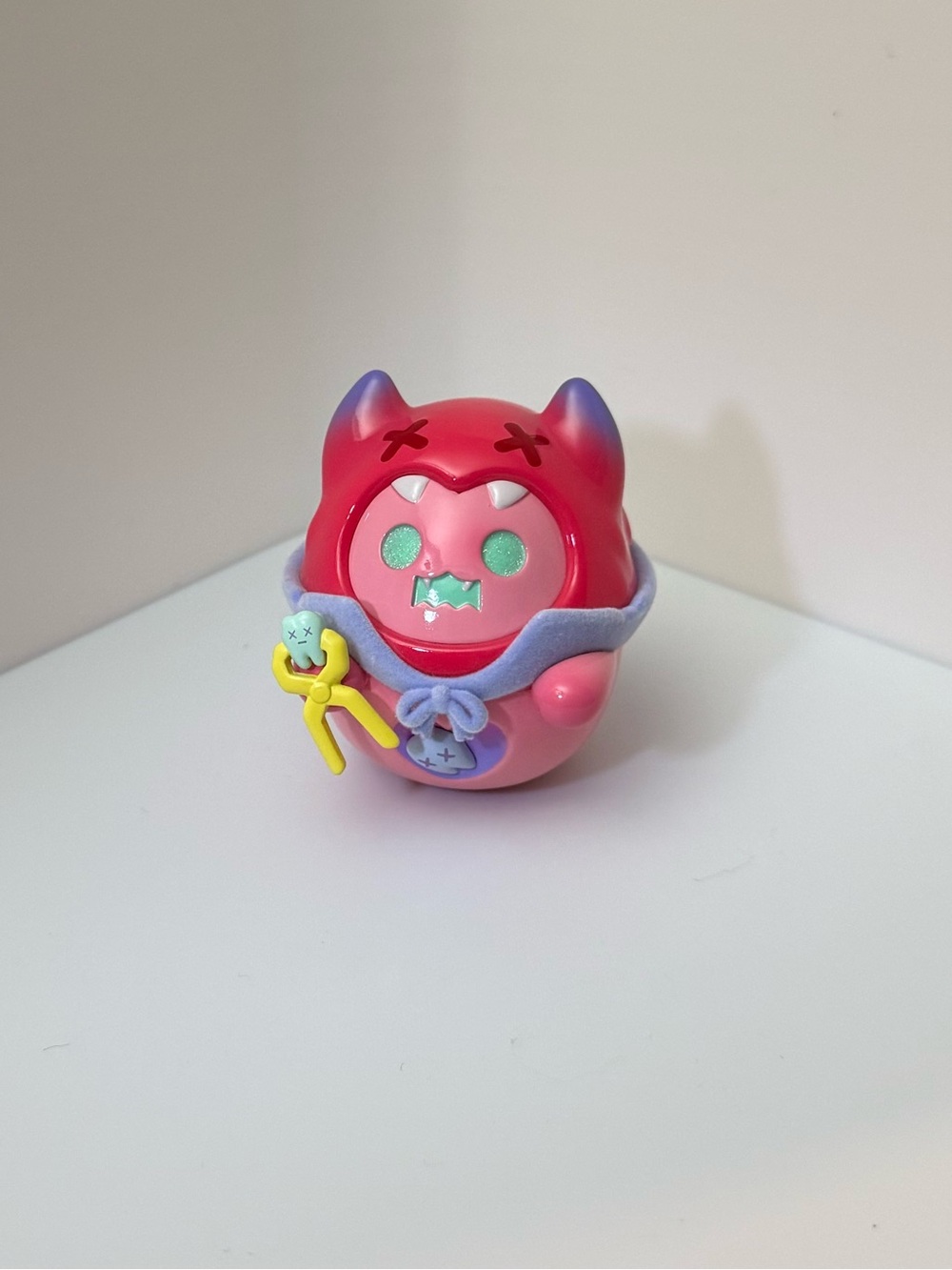 【Authentic】ShinWoo Vampire Candy Shop Series - Wisdom Tooth Collector Figure